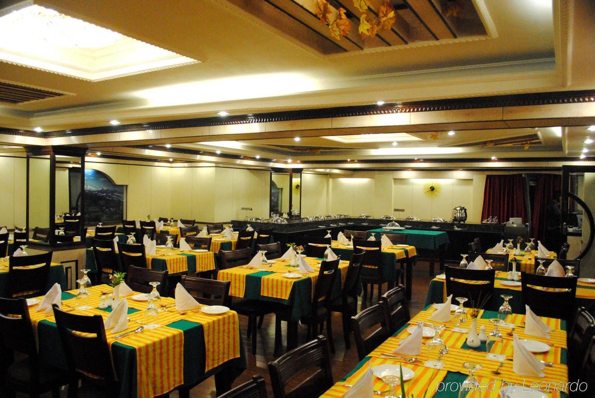 דרג'ילינג R.J.Resorts מסעדה תמונה